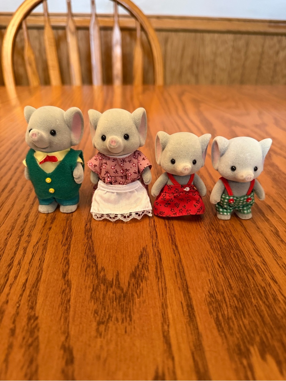 Vintage Ellwoods Elephant Family of 4 - Calico Critters Sylvanian Family